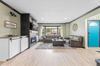 Luxe Suite with Pool Table, King Bed, 3 TVs, & Free Parking - 1