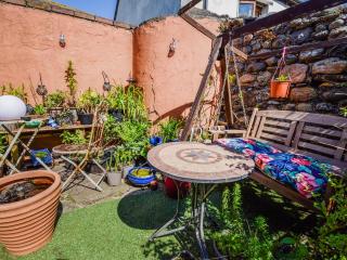 Rainbow Cottage - 9