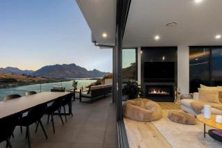 Luxury Villa- BBQ - Hot Tub- Free Parking AC - 0