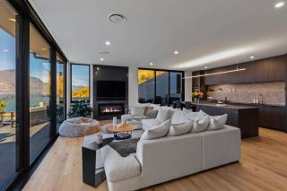 Luxury Villa- BBQ - Hot Tub- Free Parking AC - 8