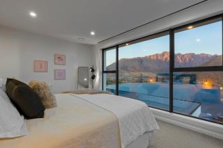Luxury Villa- BBQ - Hot Tub- Free Parking AC - 6