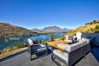 Luxury Villa- BBQ - Hot Tub- Free Parking AC - 4
