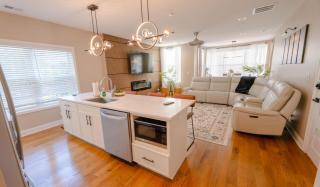 Luxury Stylish 3BR Home Minutes from Downtown - 7