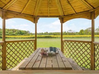 Treetops - Uk49523 - 2