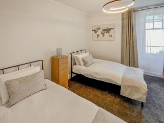 Queen Street Apartments 3 - 3