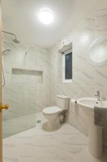 Reading Centre Parking Sleeps 10 - 3