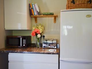 Cowbeech Farm Cottage - 5