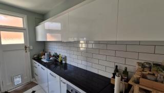 Best room near the stadium, train station, & parliament precinct - 4