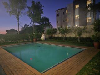 Stylish Bachelor Pad in the Heart of Fourways - 2
