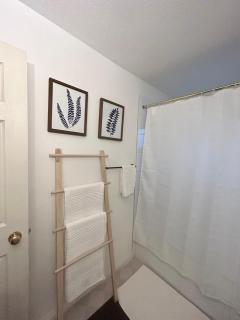 Beautiful Stay 3 Bedroom House in North Vancouver - 4