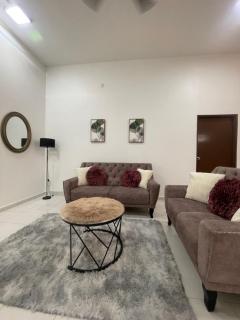 Ayrizq Spacious Homestay 3R3B KotaSAS Kuantan - 0