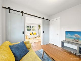 Greenwood Cottage KIng Bed Office Fenced Yard - 2