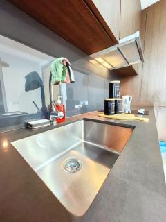 Grand Medini Cozy Studio 100mbps Netflix BySTAY - 3