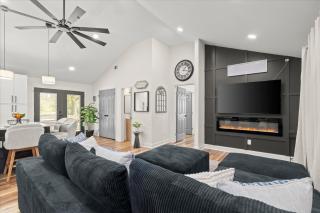 Private Compound, 2 Modern Homes, 5BR,5BA Perfect for Groups - 0