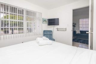 Tranquil Retreat Private Room w Homey Vibes - 8