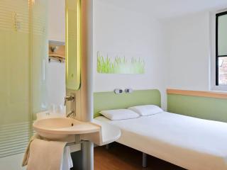 ibis budget Nimes Centre Gare - Nîmes - 1