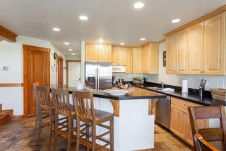 Deer Lake Village at Deer Valley Resort - Four Bedroom Condo with Hot Tub #2477 condo - 2