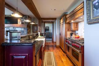 Grand Lodge - Three Bedroom #301 - Ski-in ski-out condo - 8
