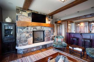 Grand Lodge - Three Bedroom #301 - Ski-in ski-out condo - 2