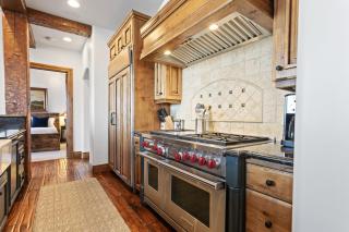 Grand Lodge - Three Bedroom #201 - Ski-in ski-out condo - 2
