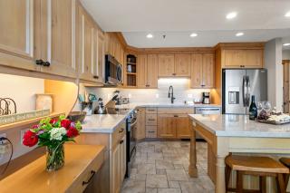 Queen Esther at Deer Valley Resort - Four Bedroom Condo with Hot Tub #2447 condo - 1