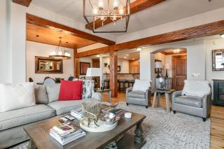Grand Lodge - 3 Bedroom Deluxe #407 - Ski-in out condo - 7