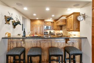 Grand Lodge - 3 Bedroom Deluxe #407 - Ski-in out condo - 3