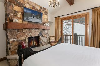 Grand Lodge - Four Bedroom #405 - Ski-in ski-out condo - 2