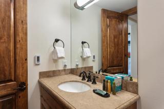 Grand Lodge - Four Bedroom #302 - Ski-in ski-out condo - 1