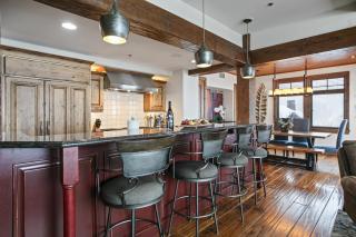 Grand Lodge - Three Bedroom #401 - Ski-in ski-out condo - 4