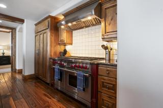 Grand Lodge - Three Bedroom #401 - Ski-in ski-out condo - 2