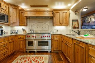 Grand Lodge - 3 Bedroom Deluxe #308 - Ski-in out condo - 7