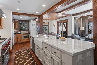 Grand Lodge - Four Bedroom #306 - Ski-in ski-out condo - 1