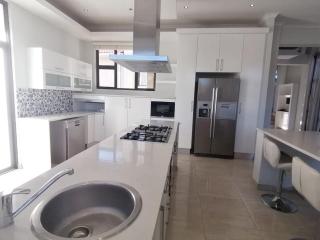 Hermajesty's Auasblick Guest House - 2