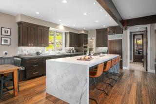 2540 Queen Esther Dr - 5 Bedroom Home with Spa home - 5