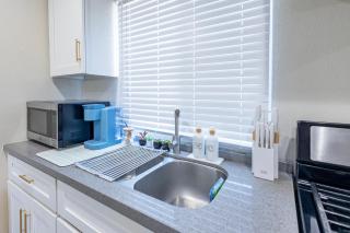 Modern Cozy Stylish Home AC WasherDryer Parking 3 minutes to Balboa Park - 9