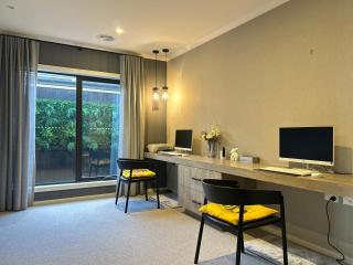 Deluxe Master Bedroom in a Peaceful and Luxury House - 2