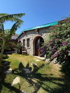 Charming Poolside Stone Studios - 9
