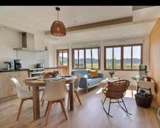 Cozy lakefront wooden house - 2