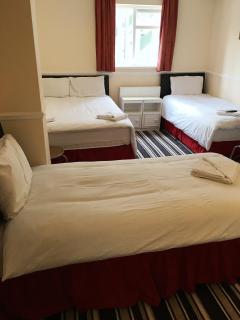 Southend Guest House - Close to Beach, Train Station & Southend Airport - Southend-on-Sea - 9