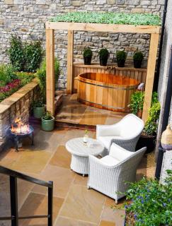 PEAK DISTRICT ROMANTIC Courtyard Loft, with Outdoor Japanese Whirlpool Bath - 9