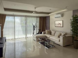 5 bedroom villa with rooftop pool in Laguna Park - 1