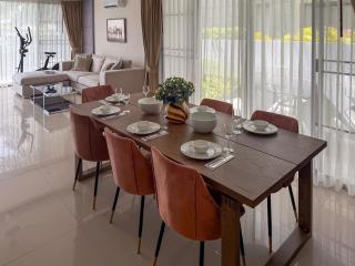 5 bedroom villa with rooftop pool in Laguna Park - 1