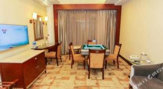 CP Peninsula Hotel - 8