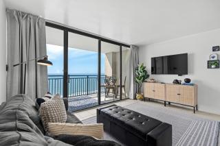 Oceanfront Stay with Private Balcony - 0