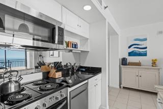 Oceanfront Stay with Private Balcony - 8