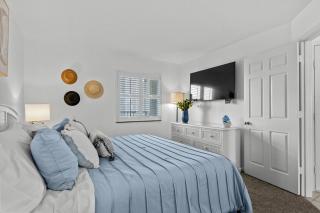 Oceanfront Stay with Private Balcony - 7