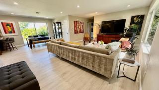 Chic & Stylish 3BR-2BA Nature Lovers Home - 9