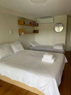 Amazing Private Suite with Garden, Pool, Hottub & Mountains View - 7