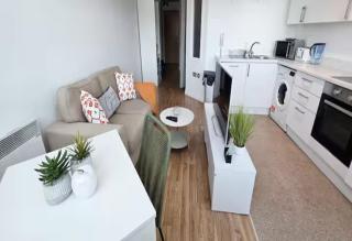 Modern City Retreat Central Nottingham - Pass the Keys - 1